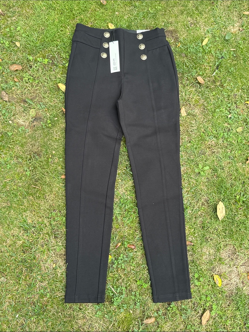 NWT Zara "Legging High Rise" with button accent - Size M